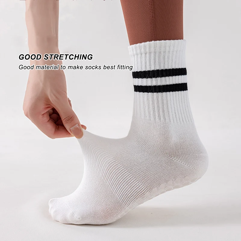 Wholesale Bamboo Cotton Crew Anti Slip Dance Grip Non Slip Gel Bottom Pilates Reformer Yoga Pilates Socks For Women
