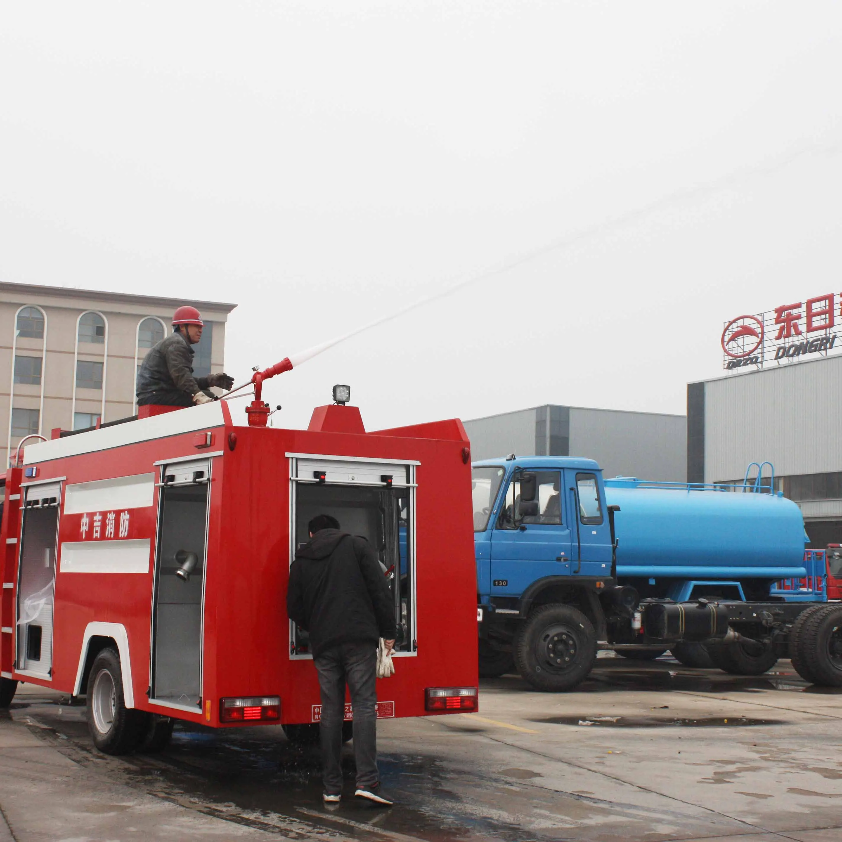 Пожарная башня 6X4 HOWO световая л.с. EURO3 грузовики с дизельным двигателем на продажу пожарная машина