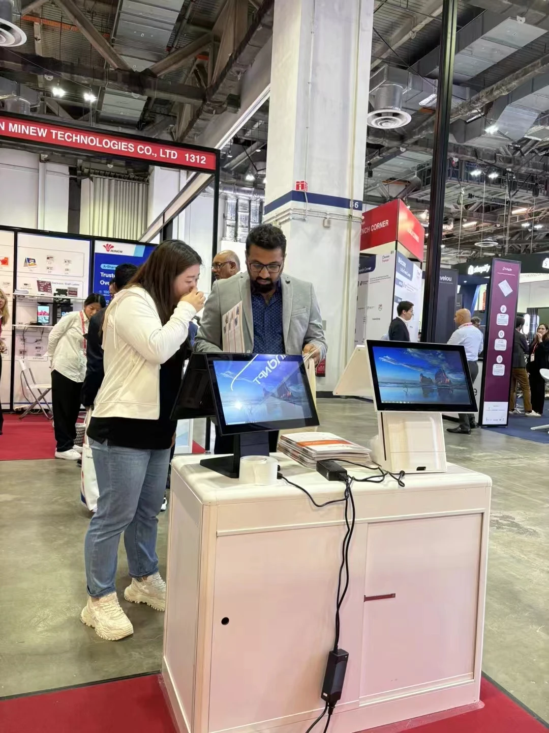 Все-в-одном сенсорная система Windows POS со светодиодным дисплеем полное сервисное оборудование системы