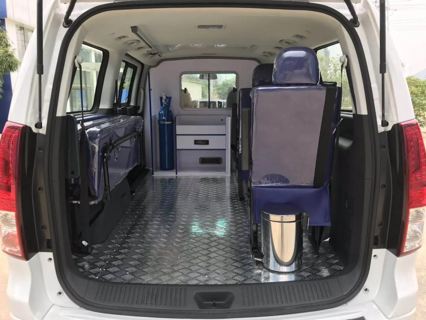 Dongfeng high quality and hot sale ward-type ambulance with ambulance vehicle CM7 manual for exporting