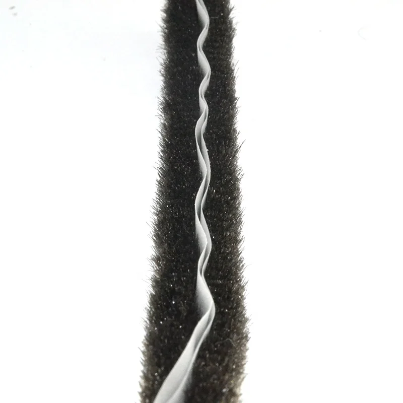 finned brush seal with fin in the middle for sliding door