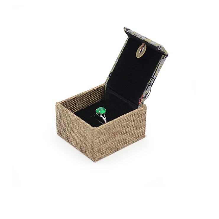 Недорогая маленькая льняная винтажная Подарочная коробка для колец и ювелирных изделий с кисточками