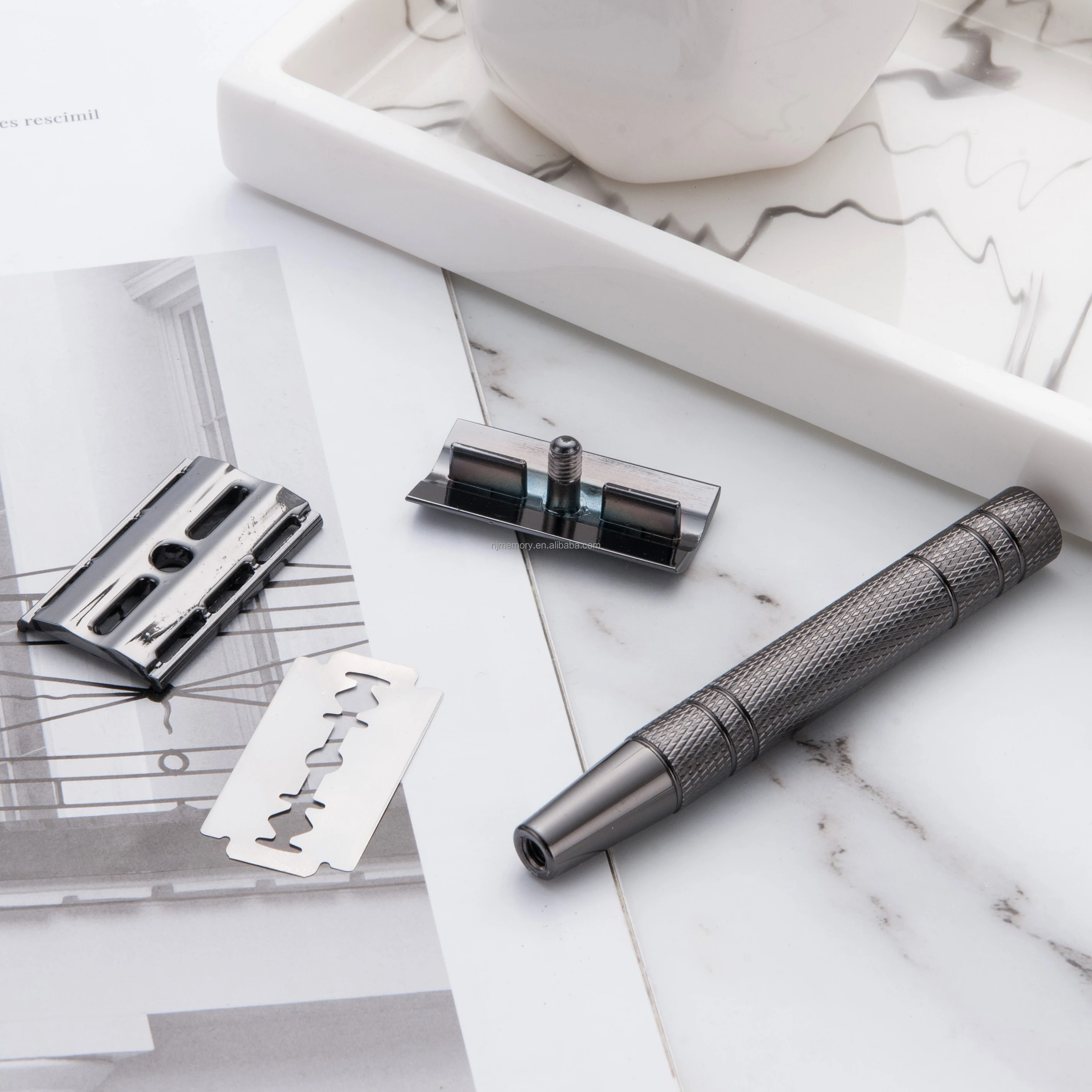 Double Edge Safety cheap Razor Wet Shaving Kit for Men Women with 10 Pieces Platinum Blade