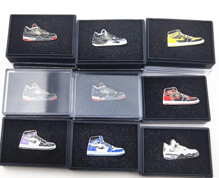 Индивидуальный производитель со склада, металлические спортивные кроссовки, обувь, мультяшный Жесткий Мягкий эмалированный значок, булавки для лацканов