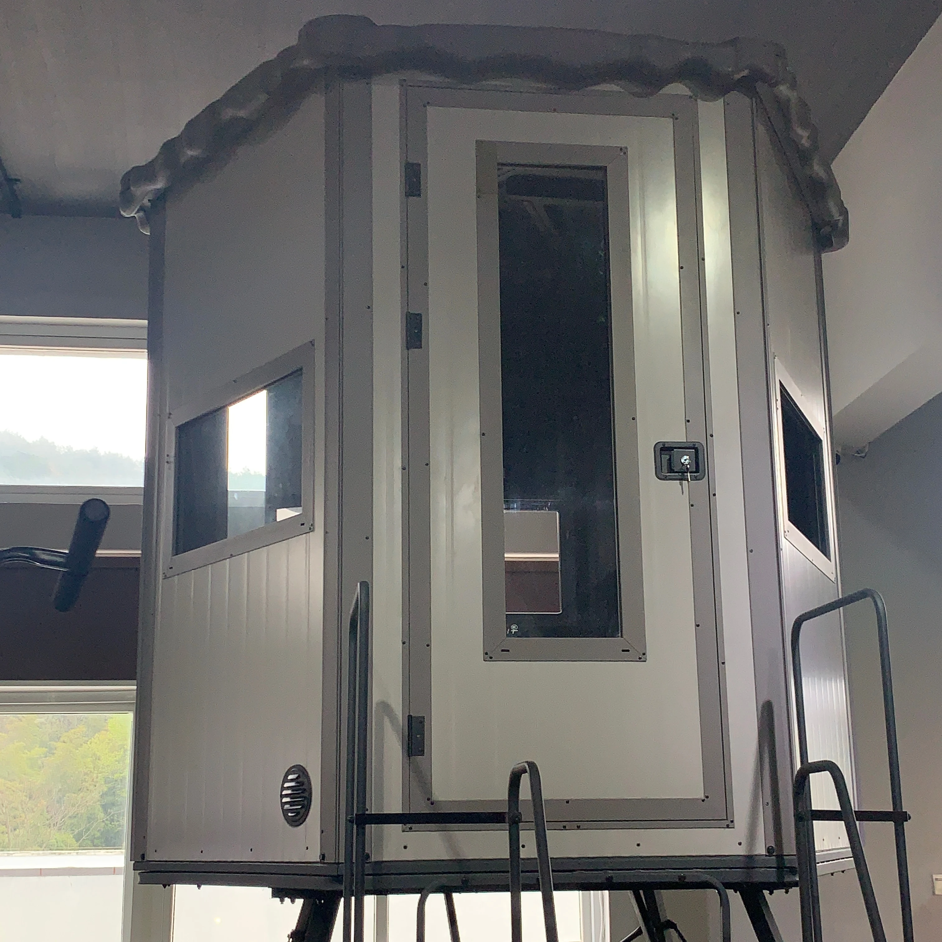 Elevated Hunting House/Hunting Blind Tower/Deer Hunting Blind