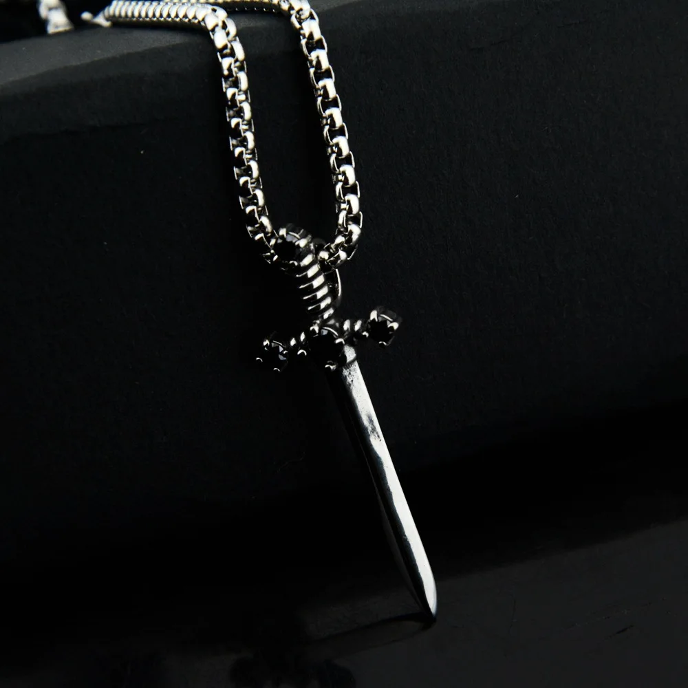 Hip Hop Dagger Necklaces for Couple Silver Stainless Steel Box Chain Diamond Inlay Engraved Grain Sword Necklaces