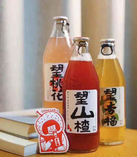 Бутылка со сверкающим боярышником, со сверкающим соком 300 мл