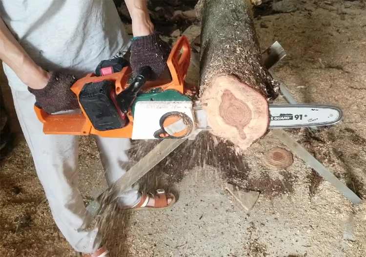 
N in ONE Brushless Motor 18V+18V battery operated chain saw 