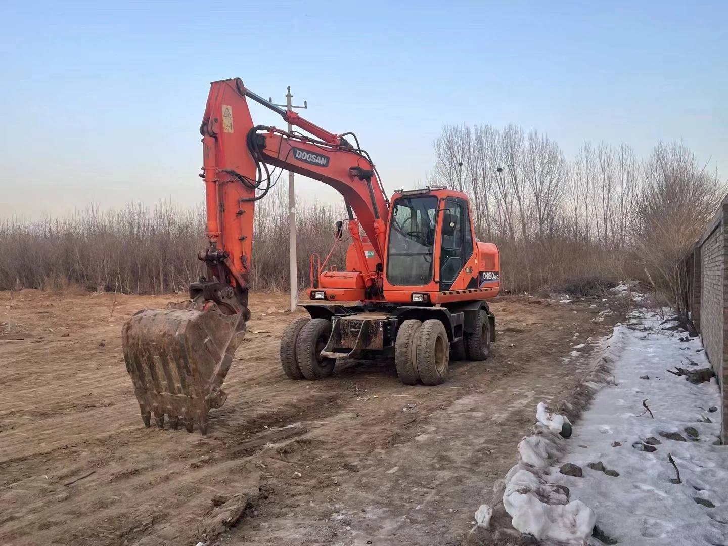 Used original Doosan DH150 wheel hydraulic excavator for sale Imported Doosan 150 130 rubber wheel excavator for sale