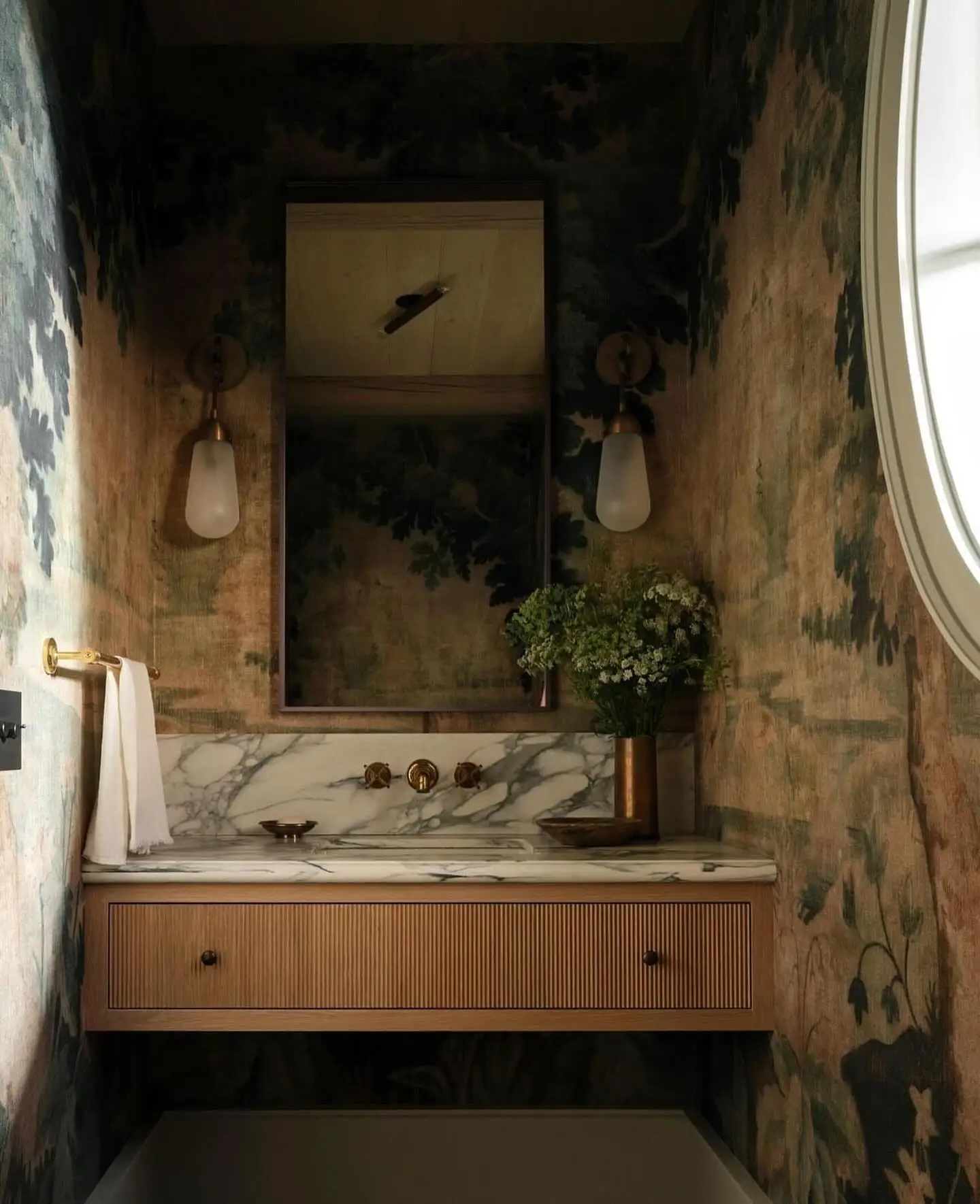 Vermont Design Luxury Bathroom Wooden Style Simple Wall Hanging Solid Wood Bathroom Cabinet