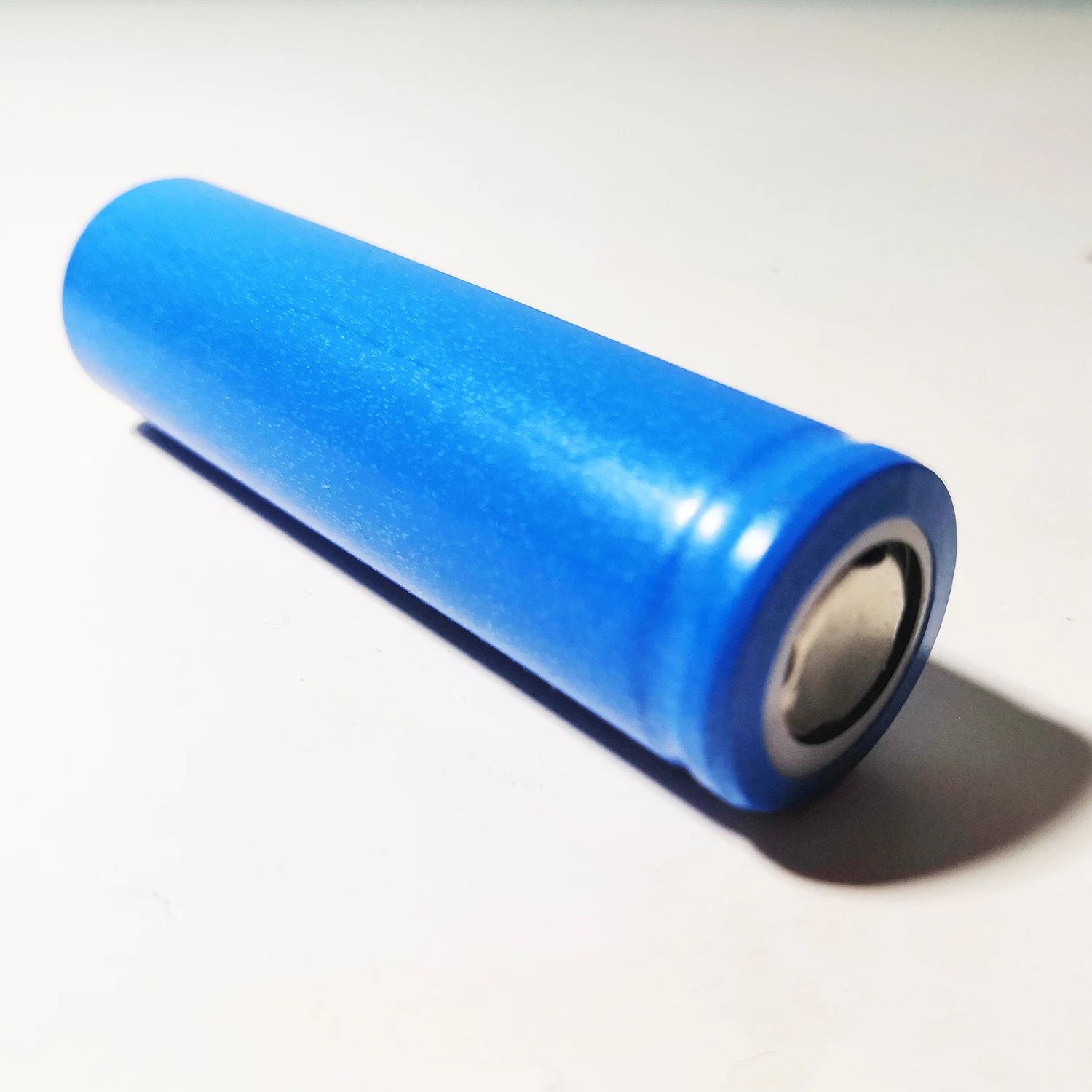 Заводская цена перезаряжаемая упаковка EBL 18650 3 7 V 2500mAh литий-ионная