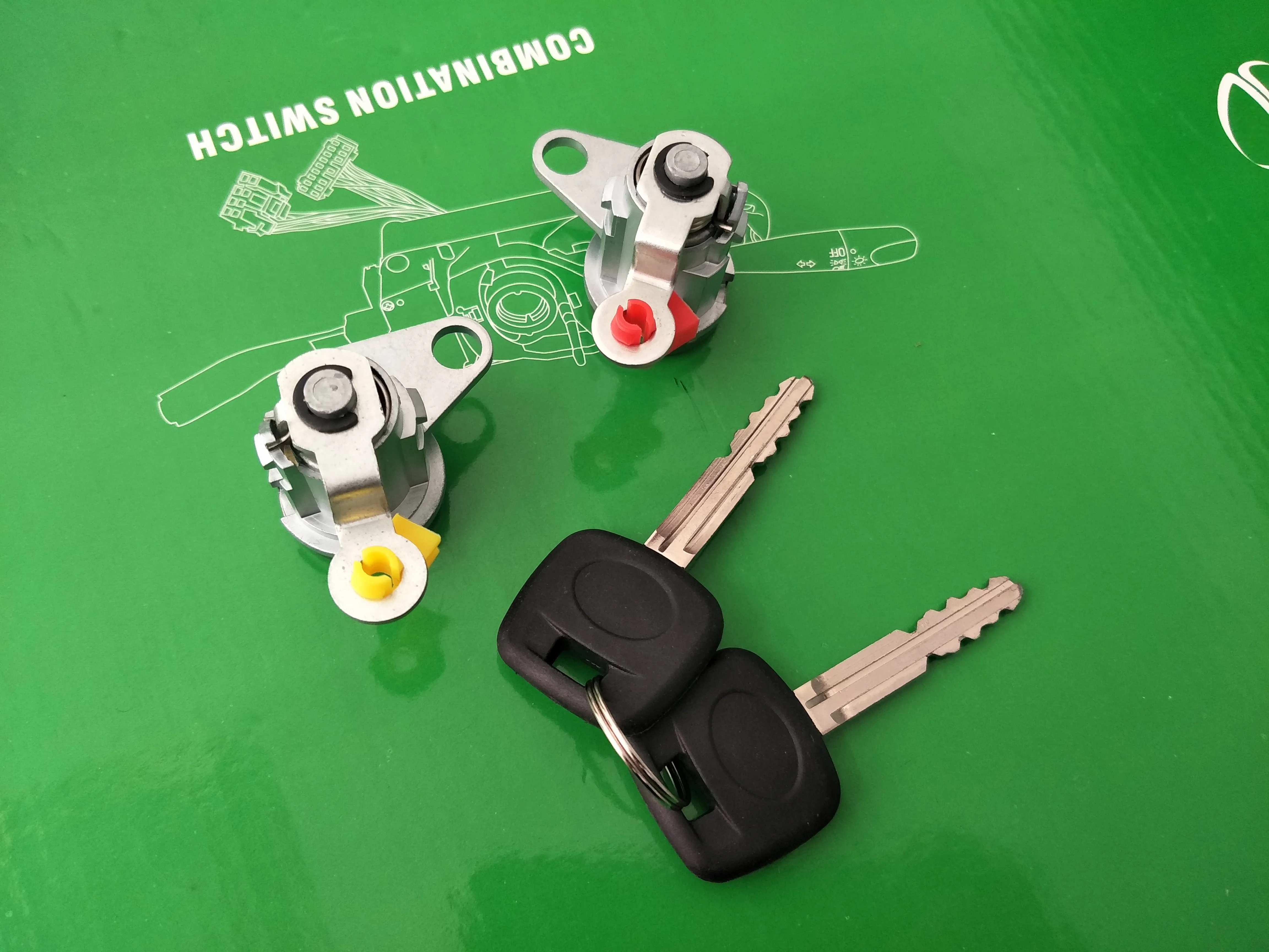  Заводской дверной замок Corolla AE100 93-97 96-01 69052-12340 69052-12360 69052-13150