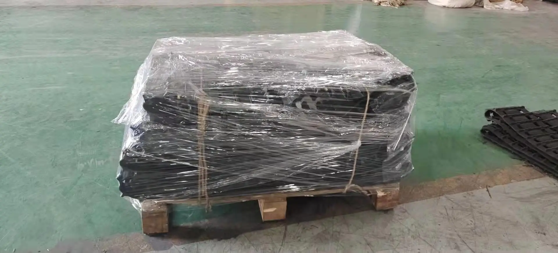 Резиновая дорожка для снегохода 380x64x48 15x121 YMH SX Viper 700 и ER