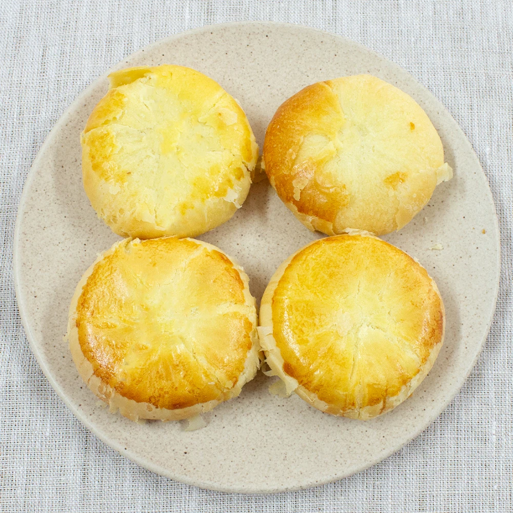 Traditional Handmade Pastry Fruity Heart Breakfast Snack Durian Cake Pineapple Cake Pie