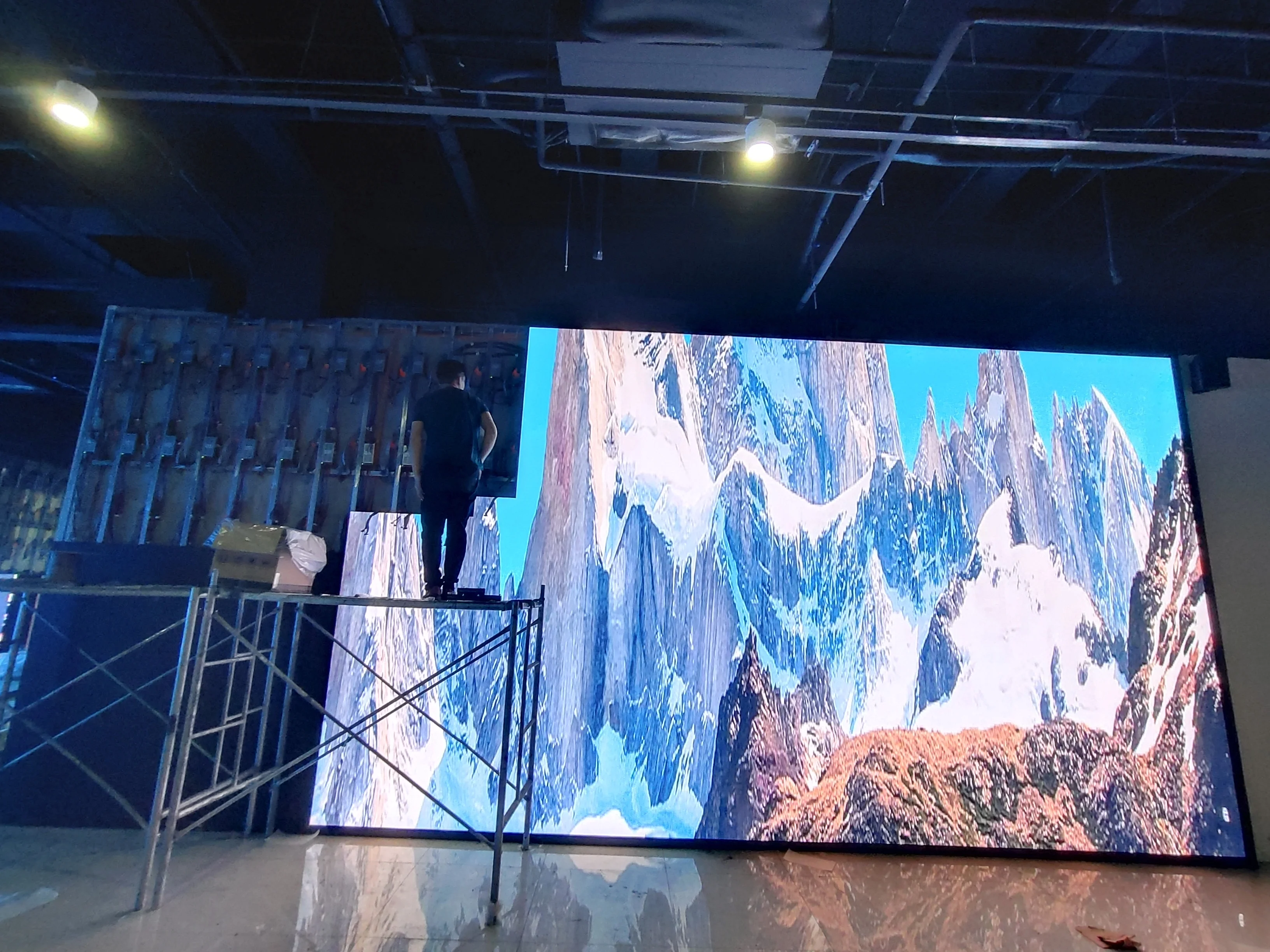 8K 4K SMD GOB P2.0 rgb Ультратонкий стационарный светодиодный видеосъемный настенный экран