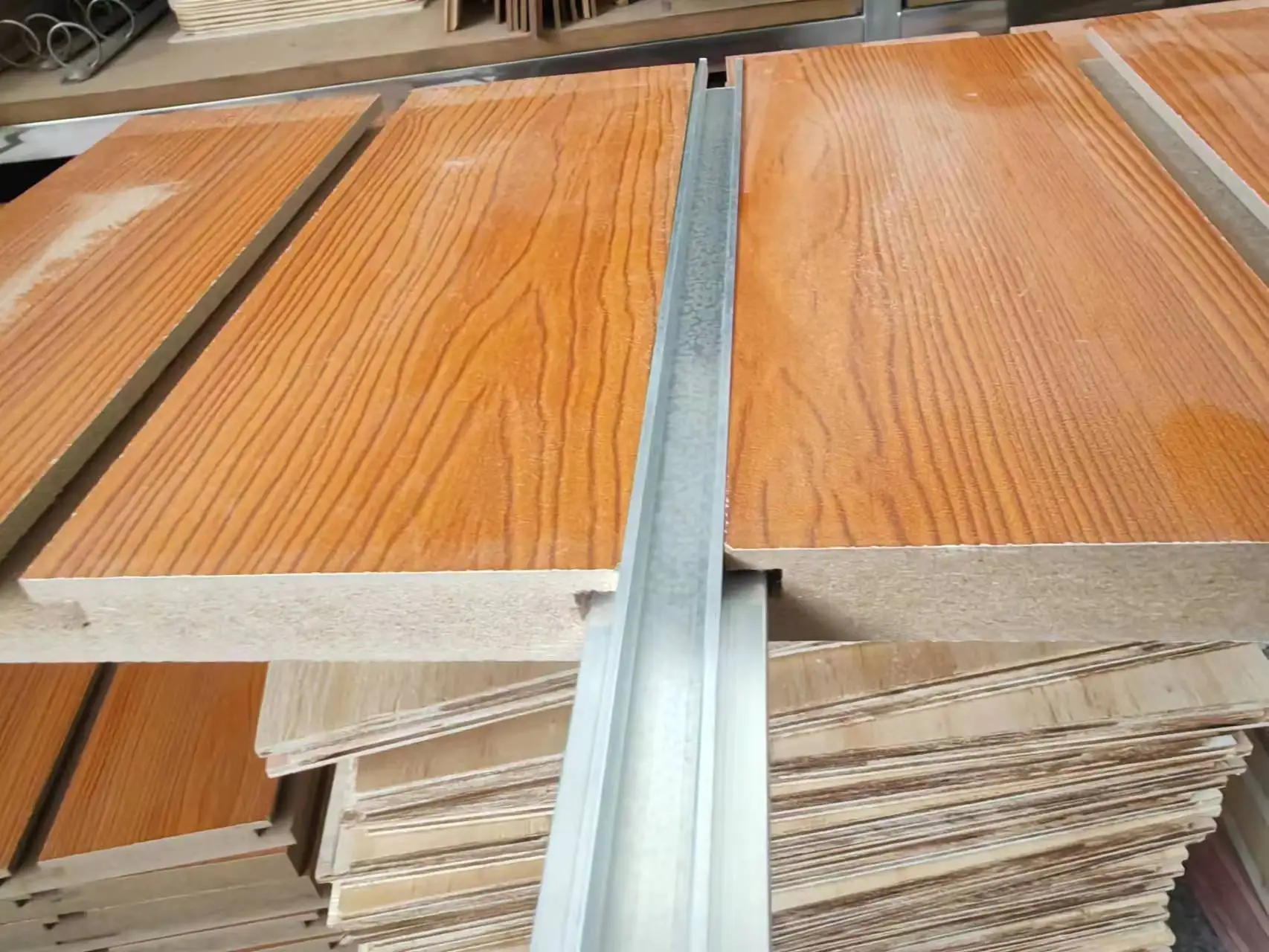 Cabinet grade plywood slotted wood veneer mdf board 18mm