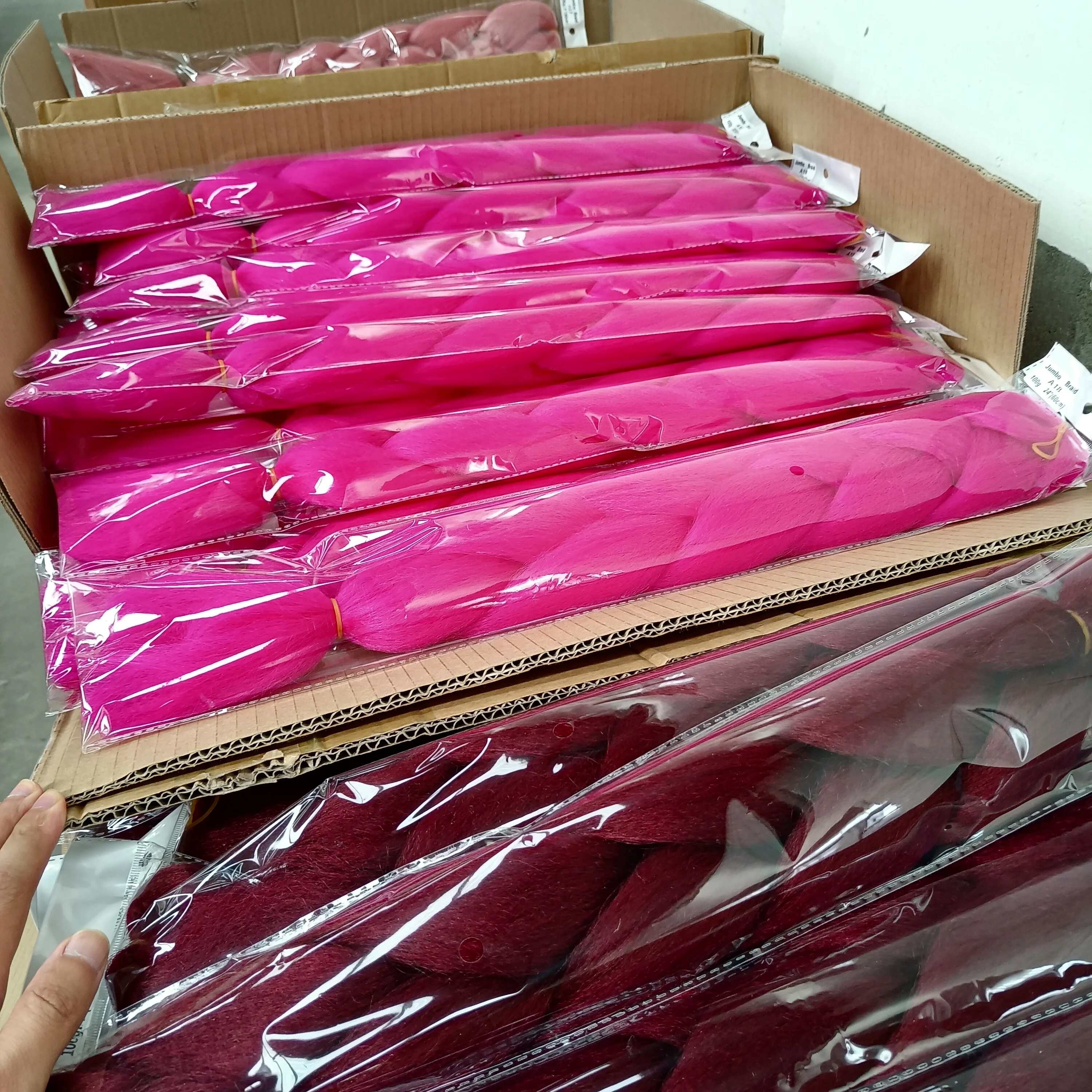 Hot Selling Yaki Jumbo Braiding Hair Ombre Wholesale 100g African Crochet Braids Hair 24 Inch Synthetic Braiding Hair Extensions