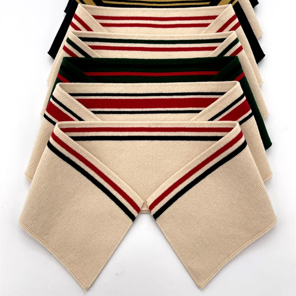 1x1 Плоская трикотажная футболка в рубчик, вырез горловины, воротник поло с наполнителем в рубчик и твердая ткань в рубчик