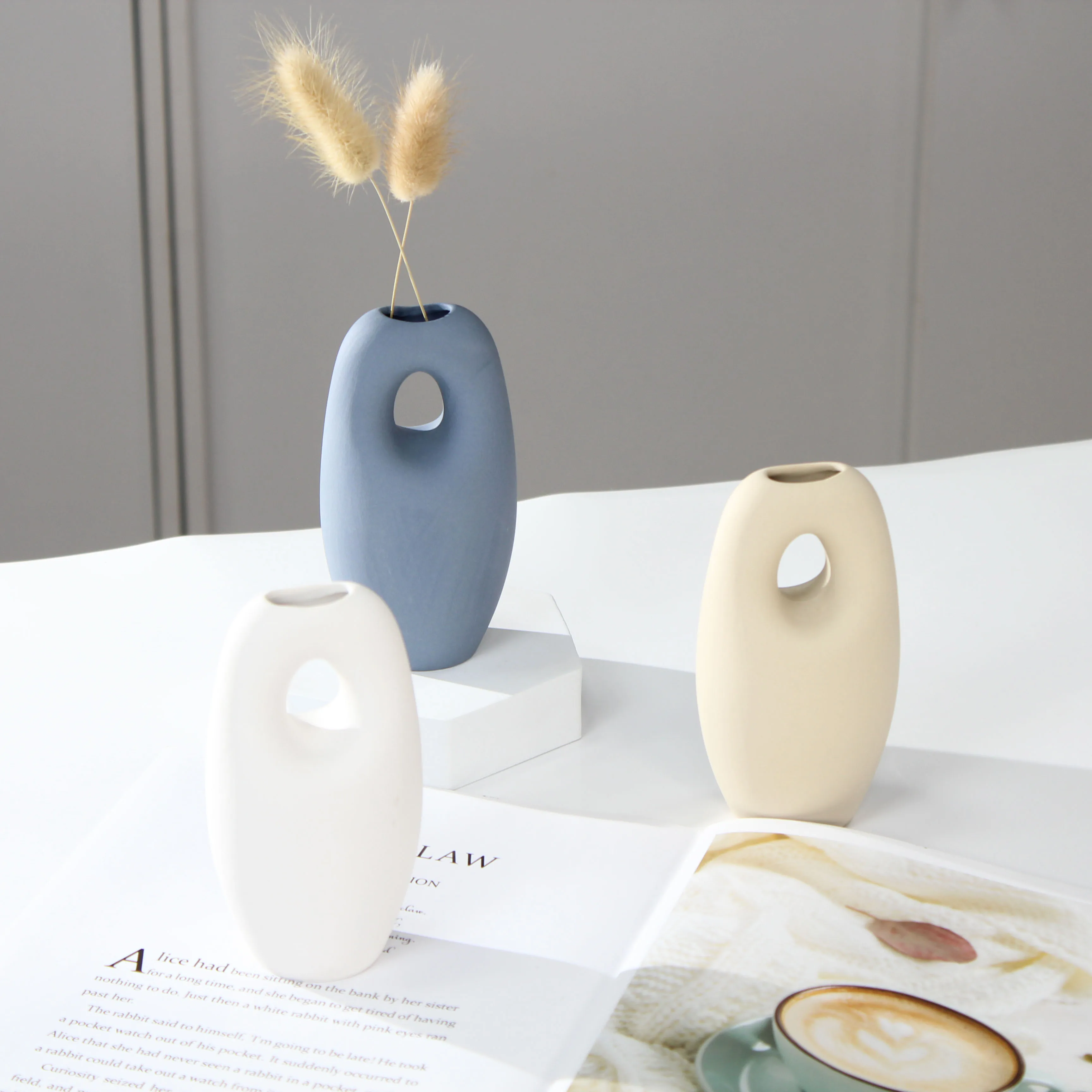 Nordic Style Wholesale Minimalist Decor Porcelain Flower Vase Irregular Ceramic Mini Bud Vases