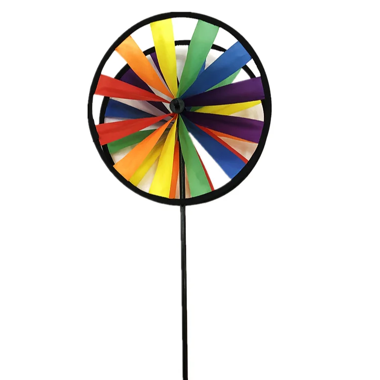 2021, недавно зарегистрированная ветряная мельница в 2021 году-это ветряная мельница с игрушкой в руках детей