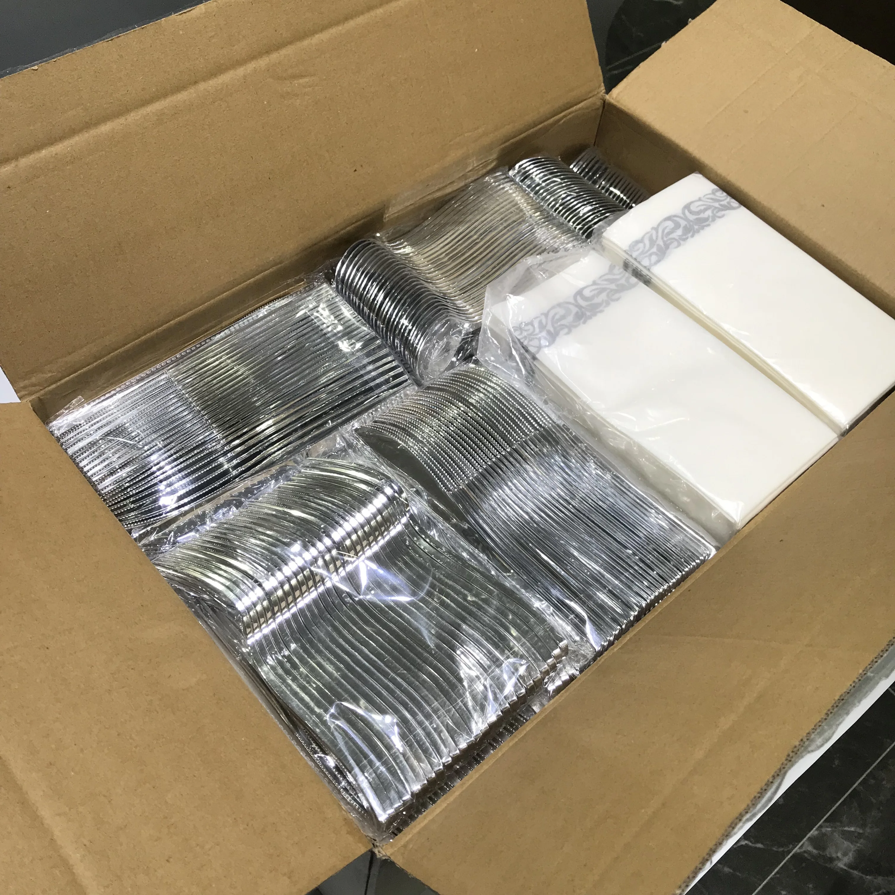 700 Piece Disposable Plastic Tableware for 100 Guests Disposable Silver Dinnerware Set for Wedding