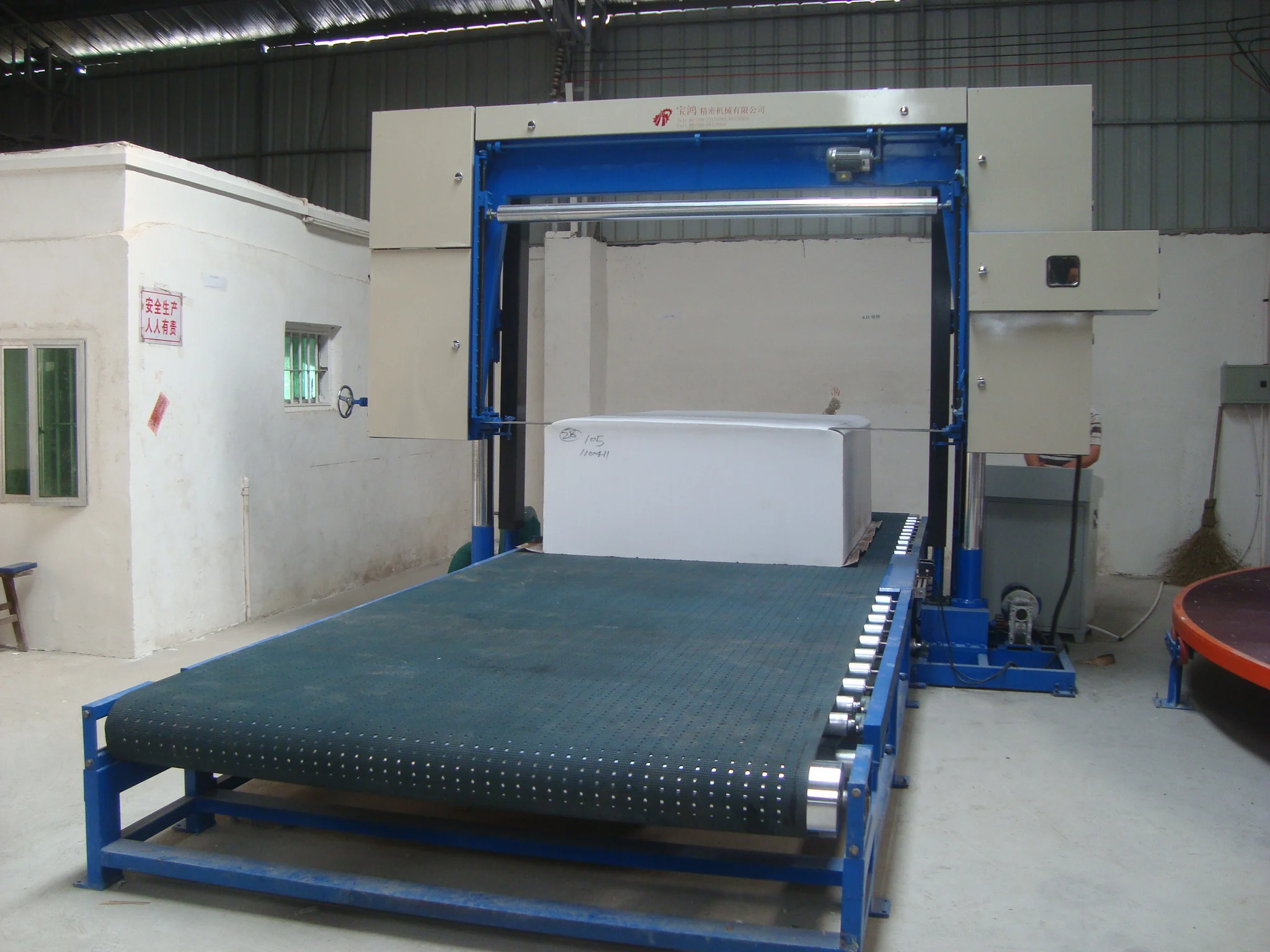 Automatic polyurethane sponge horizontal mattress foam cutting machine horizontal