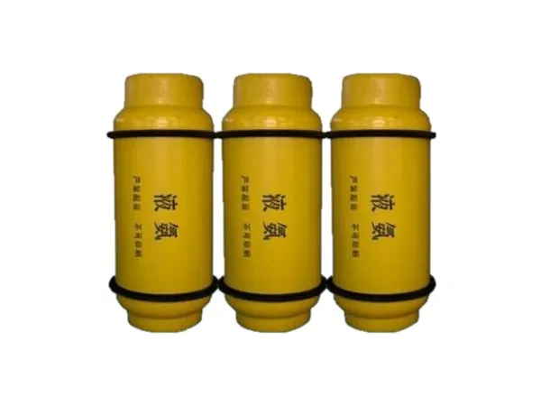 Colorless liquid ammonia with strong pungent odor NH3 CAS 7664-41-7