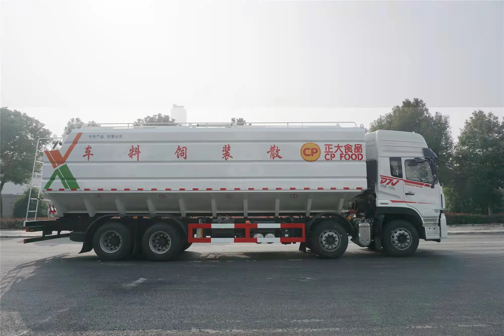 China Dongfeng Changxing Four-Axle 400 HP Bulk Feed Truck with 44-48 Cubic Meter Capacity Efficient Transport Truck for Sale