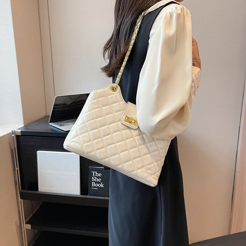 Luxury 2023 Chain Shoulder Bags Leather Handbag Single Lady Handbag for Girls Designer Lattice with Hasp Polyester for Women