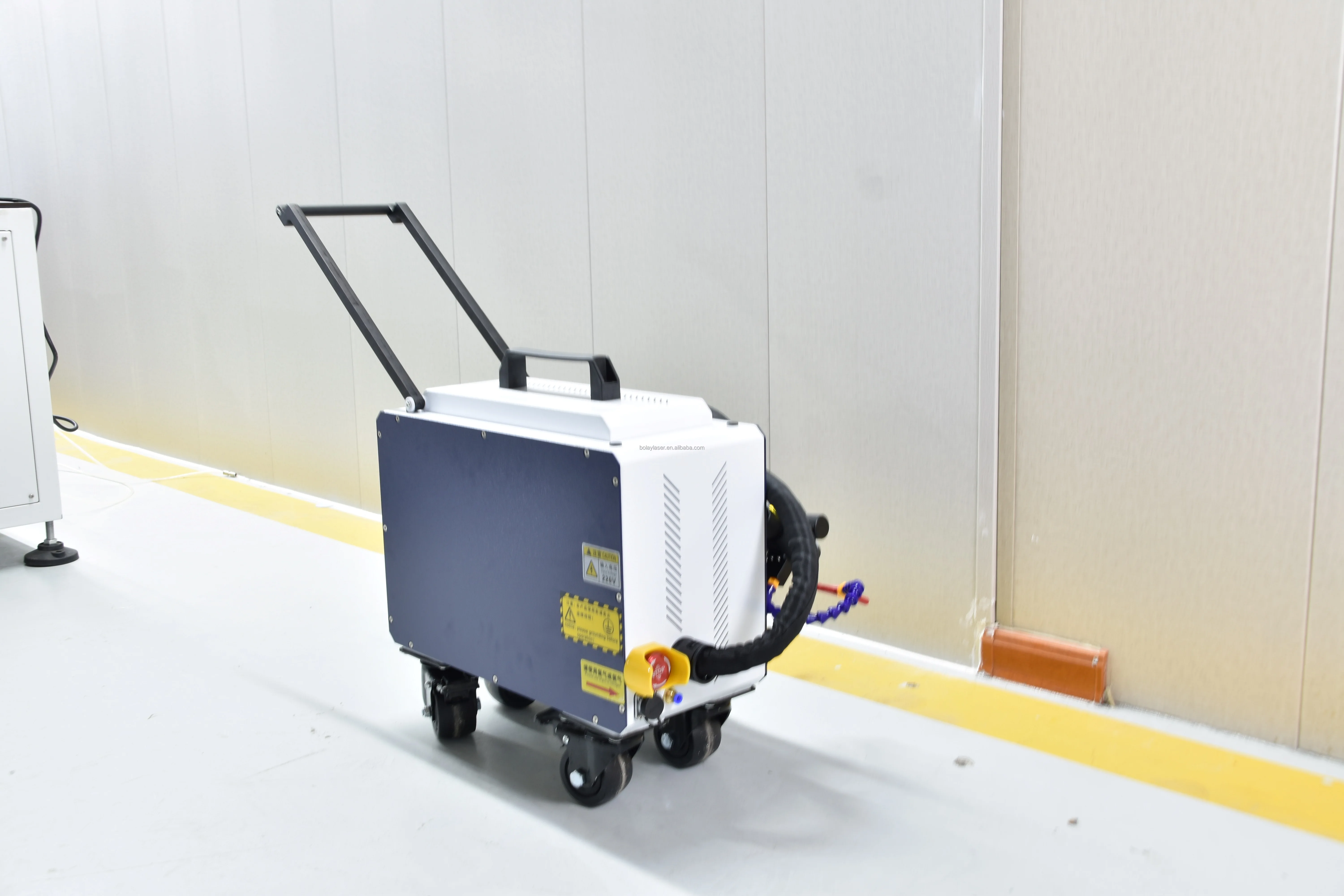 Top quality mini small size pulse laser cleaning machine 200W 100W Price for metal aluminum handheld laser cleaner  in stock