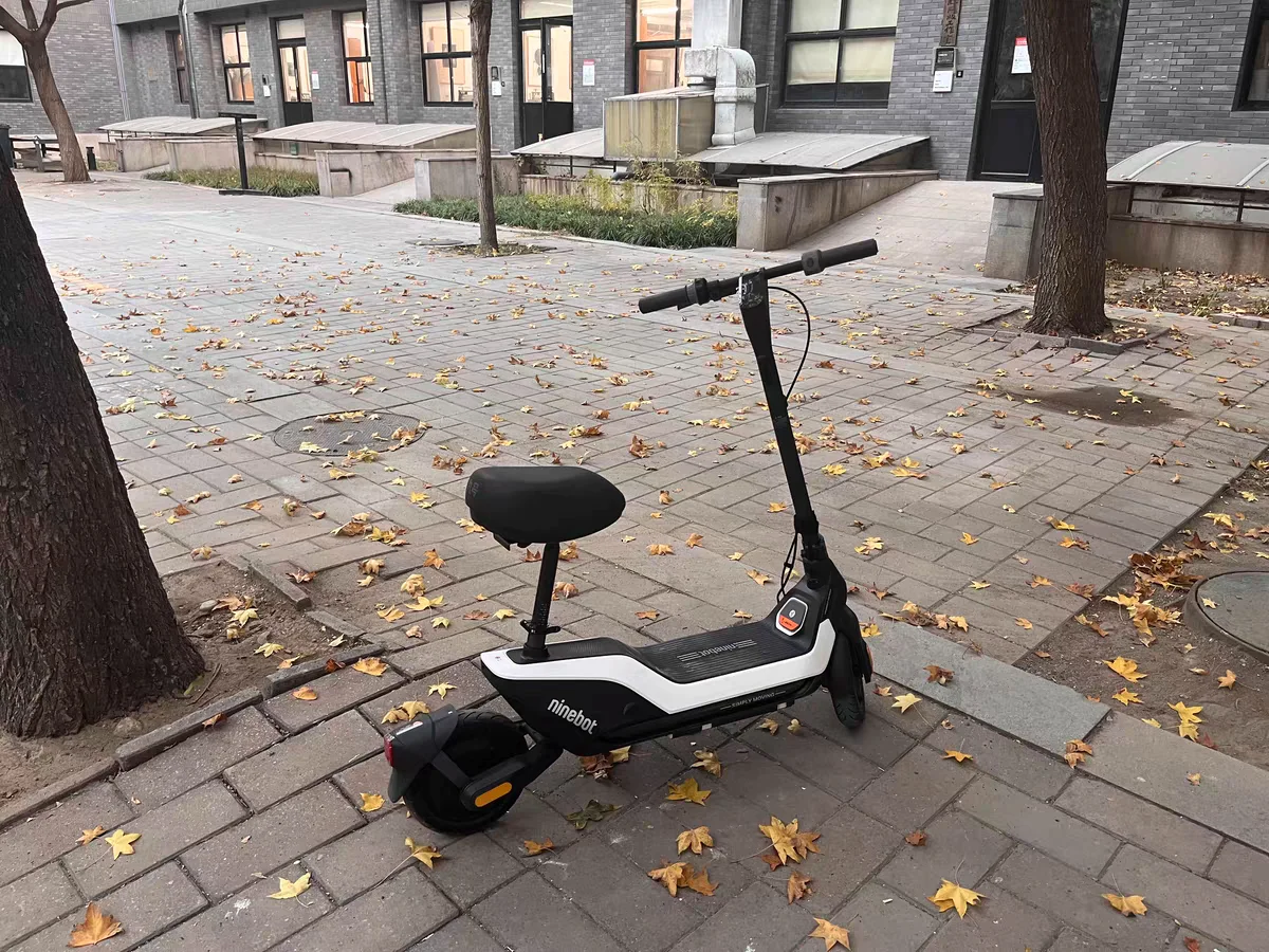 UiFi 1 Stand-Up E-scooters with Compact Seat Electric Scooter for Teens Adult