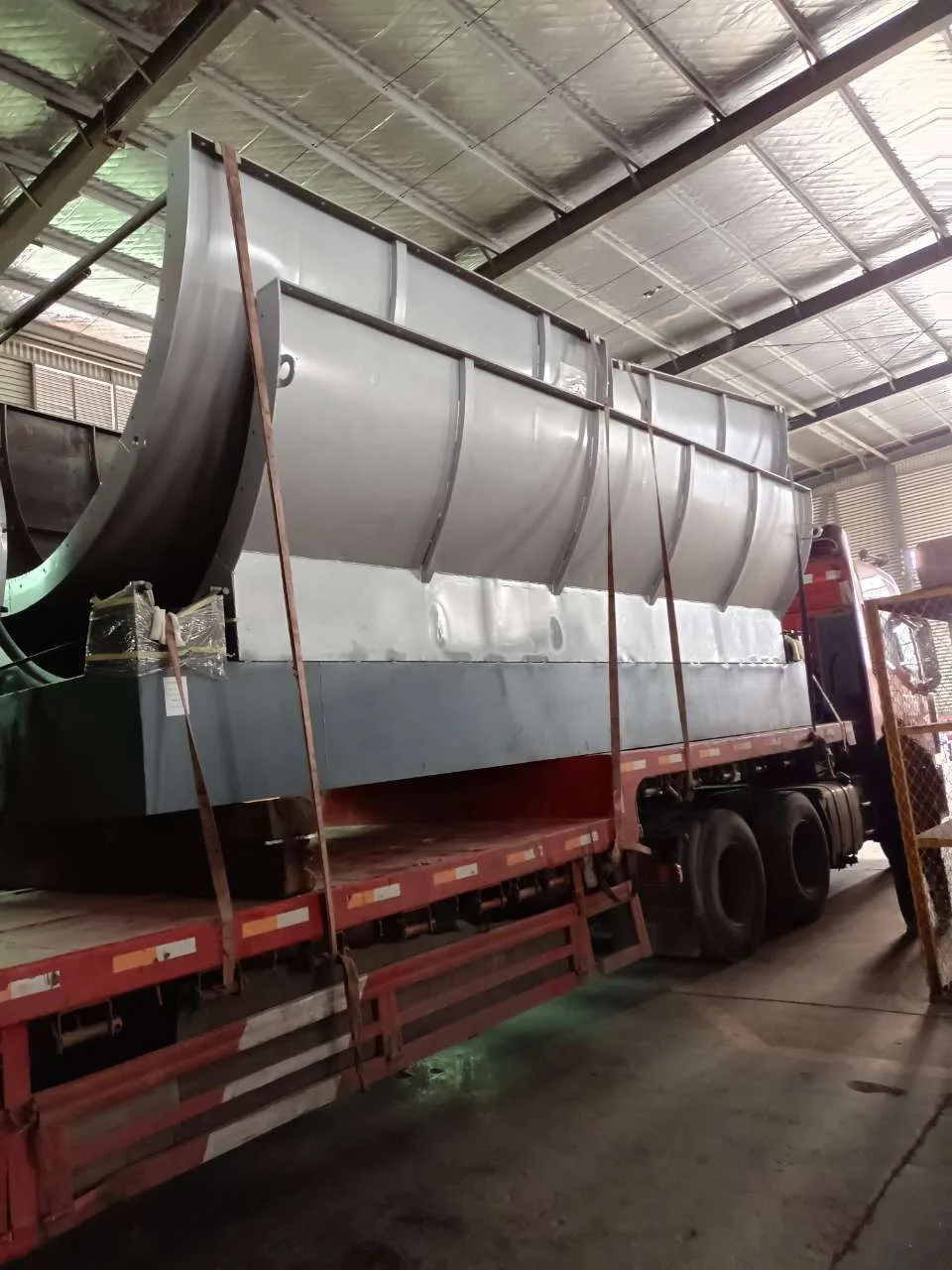 Beston Group automatic waste tyre recycling machine pyrolysis tyre to fuel oil reactor for sale