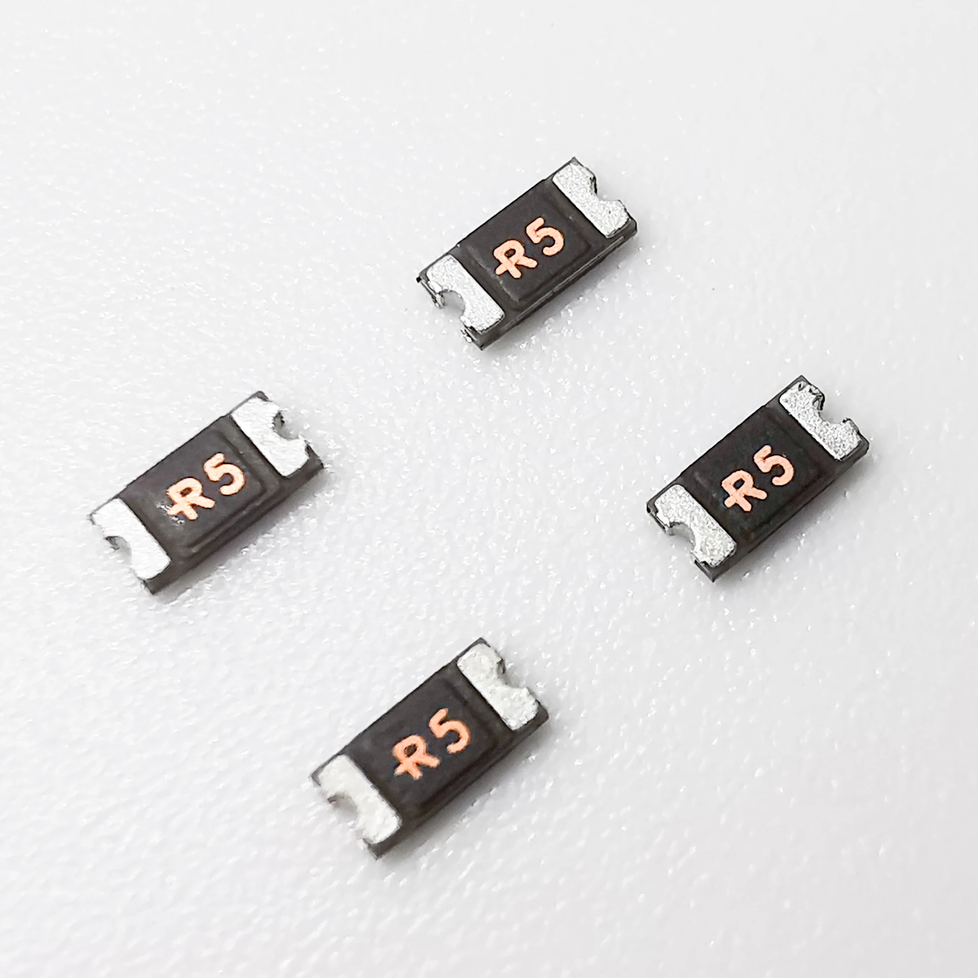 Автомобильный сбрасываемый ток Smd1206R050Sf самовосстанавливающийся мини-предохранитель PPTC