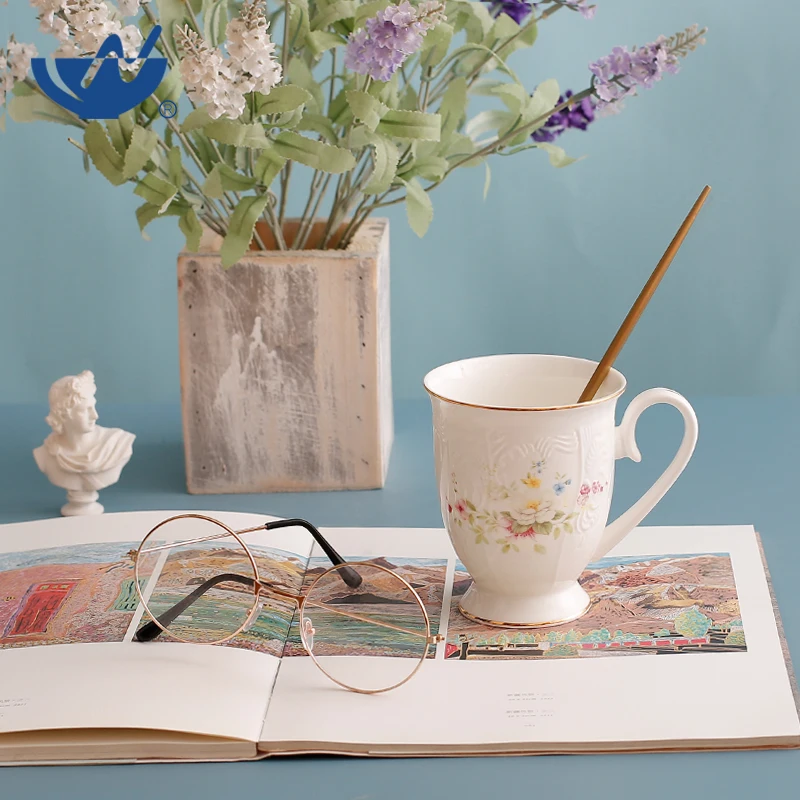 Top Grade Retro Porcelain Coffee Mugs Fine New Bone China Footed Mug With Gold Trim