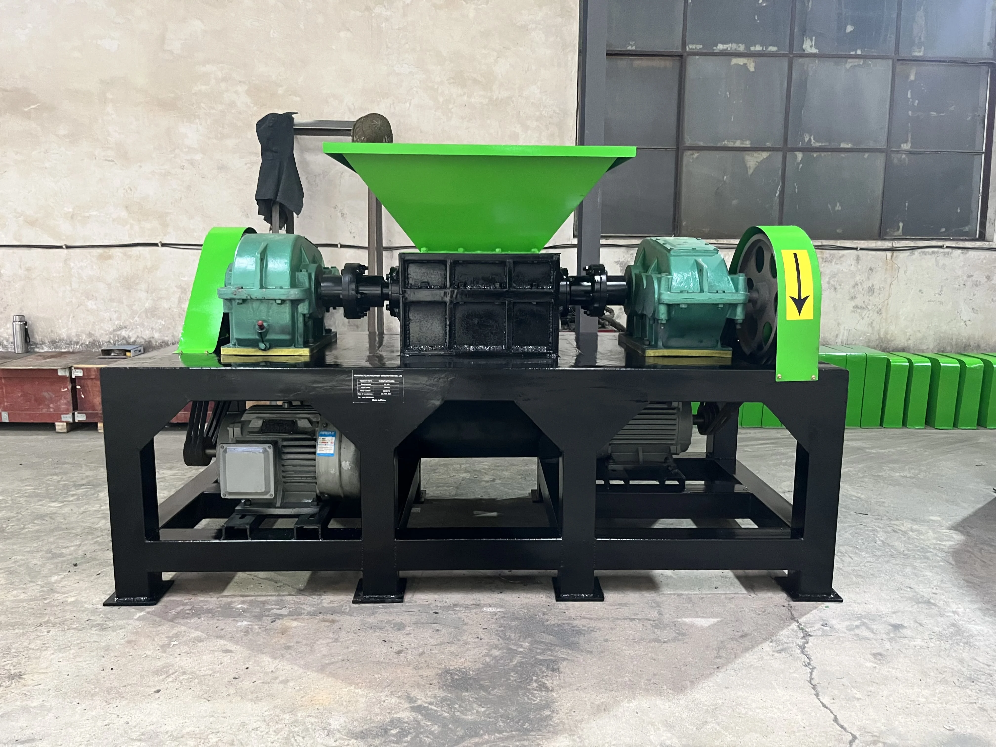 Two shaft shredder hot sale waste aluminum steel tin plastic PVC bottle rubber small auto can crusher