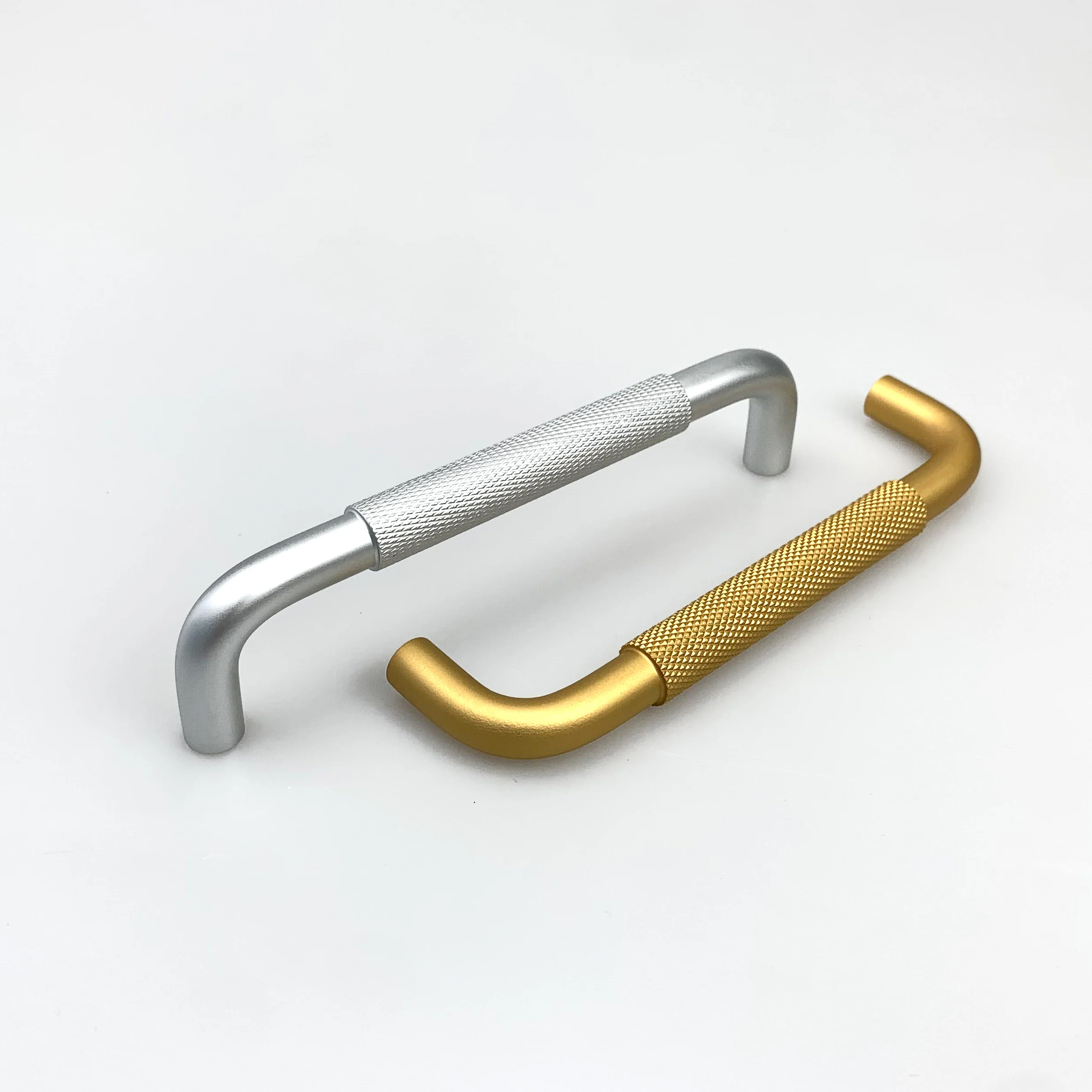 Современная роскошная фурнитура для мебели, латунные, золотые, черные кухонные ящики, шкафы с накатанными ручками