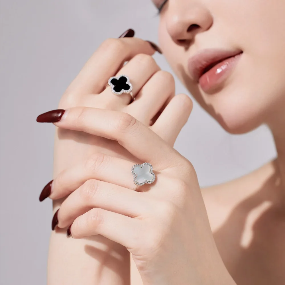 S925 sterling silver four-leaf clover ring female elegant temperament black agate mother-of-pearl inlaid ring wholesale