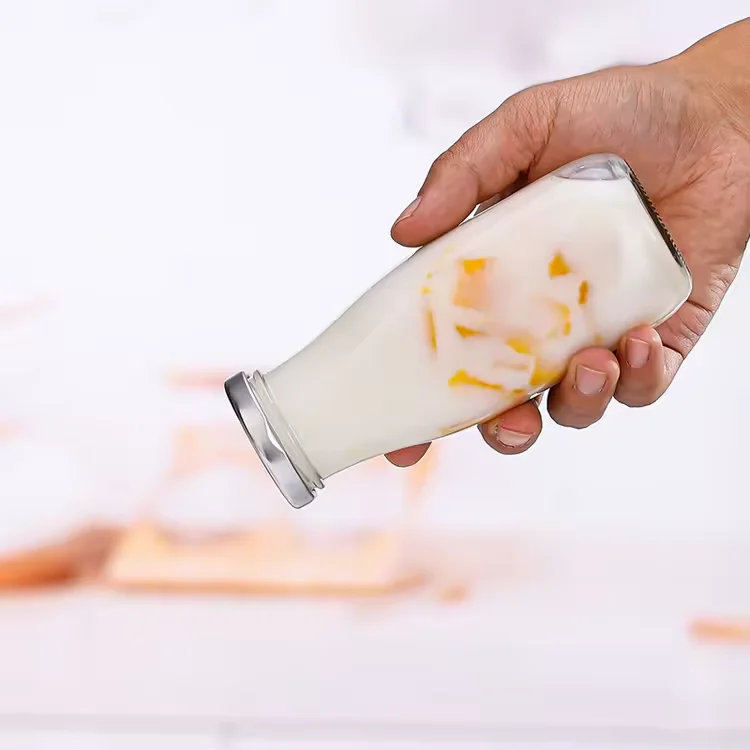 Beverage drinking 300ml clear square glass bottle with twist metal lid for juice beverage flavor