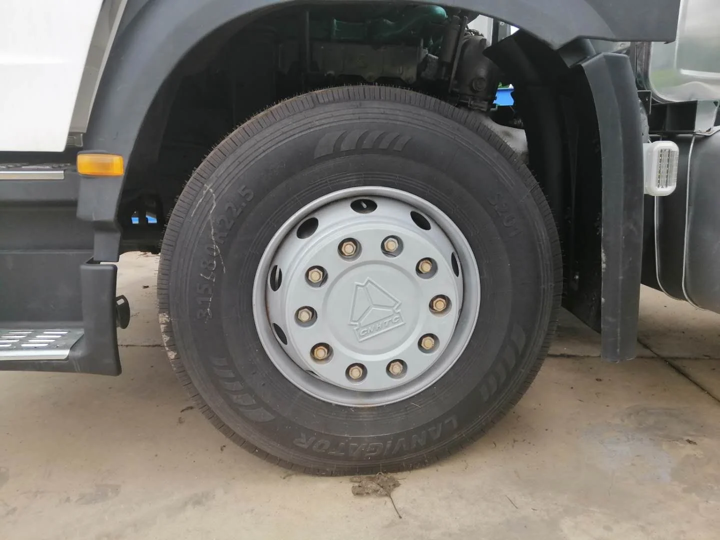 Sino truck Howo 371 HP б/у Тракторная головка 6X4 б/у, основной двигатель с дизельным двигателем, б/у трактор (WhatsApp: 8615503911273)