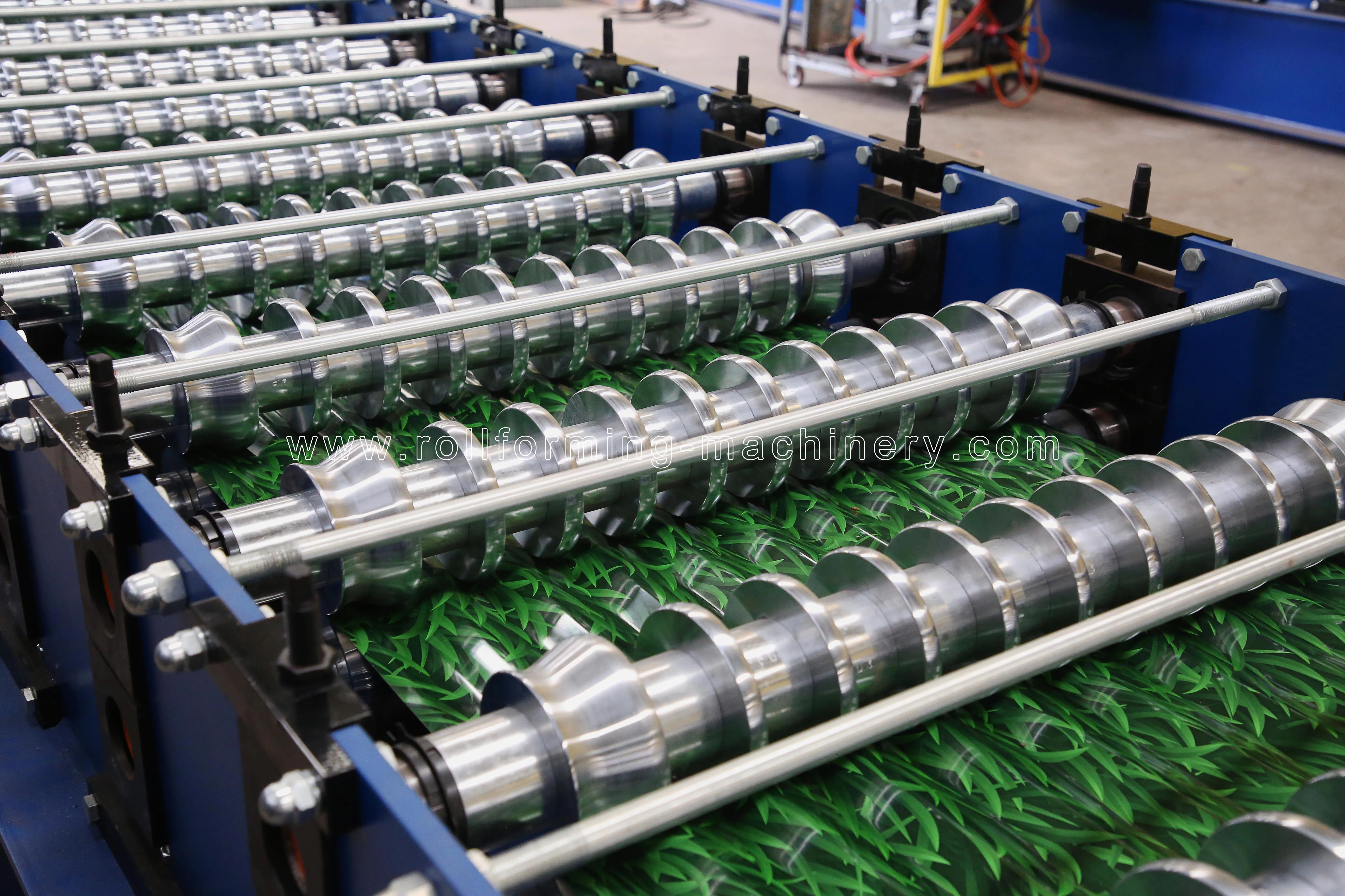 High Precision Corrugated Roll Form Sheet Metal Making Roof Machine