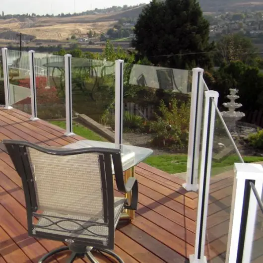 YL factory direct sale tempered glass balustrade railing fence for outdoor