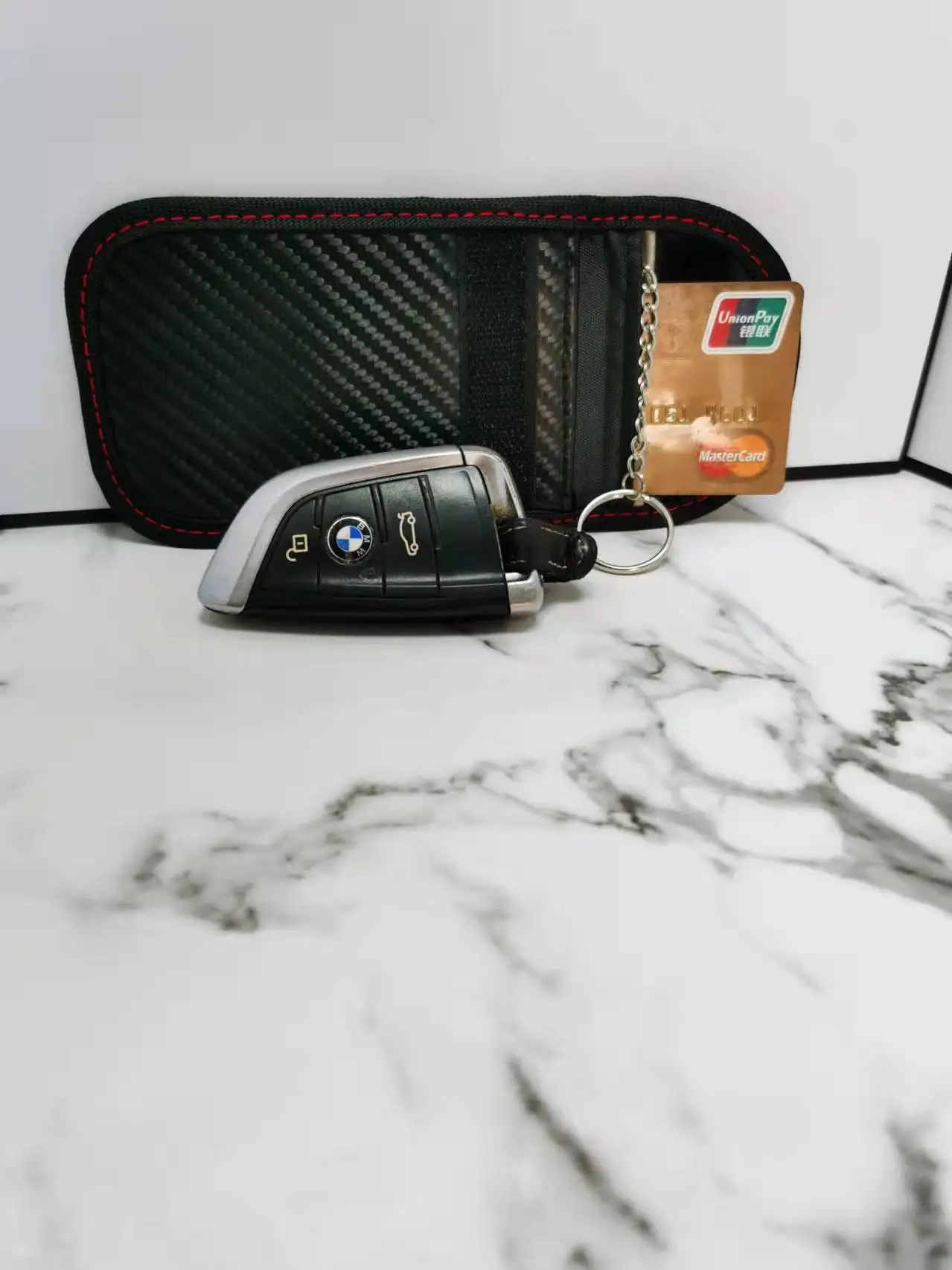 Hot Sale Leather Material Car Key Signal Blocker Case Punch Bag Car Key Protector