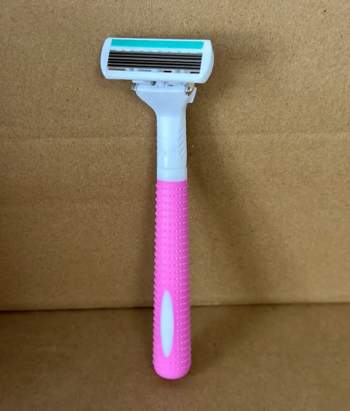 Six blade ladies razor with upgraded 6 blades cartridge around the wide guard bar in lubrication razor