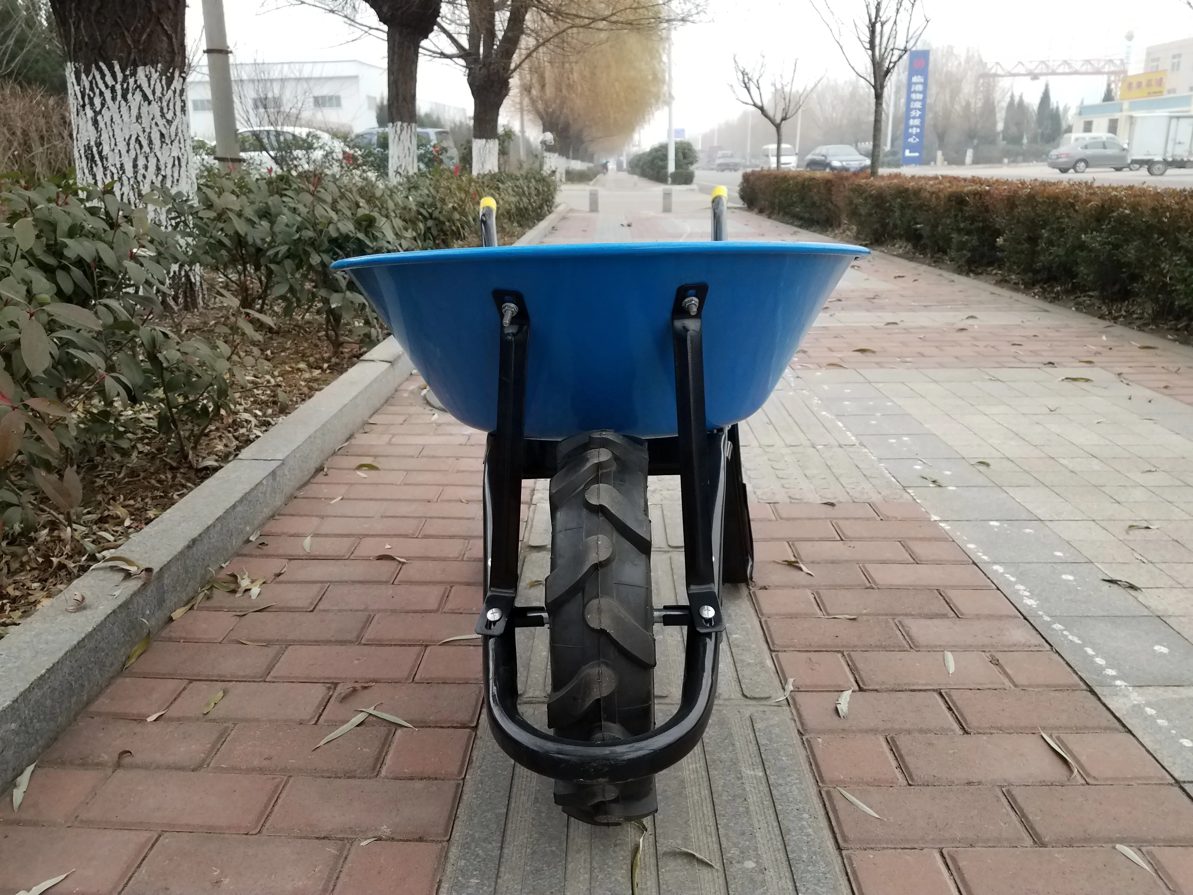 South Amecian Carretilla  Truper model wheelbarrow 5 cuft