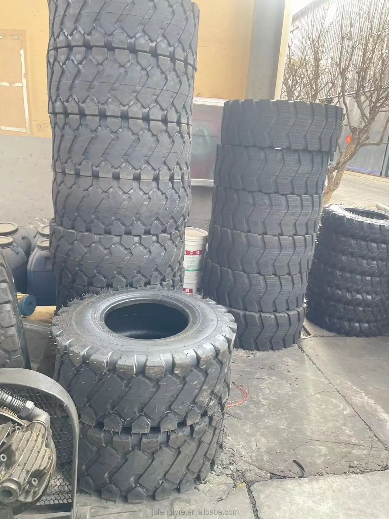 chinese manufacture wholesale commercial heavy duty container truck tires 17.5-25 20.5-25 23.5-25 otr loader tyres