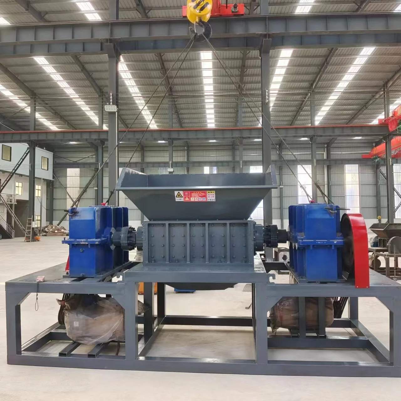 Domestic Waste Treatment Equipment 5 To 15 Tons 1500 Type Wood Shredder Factory Acquisition Station