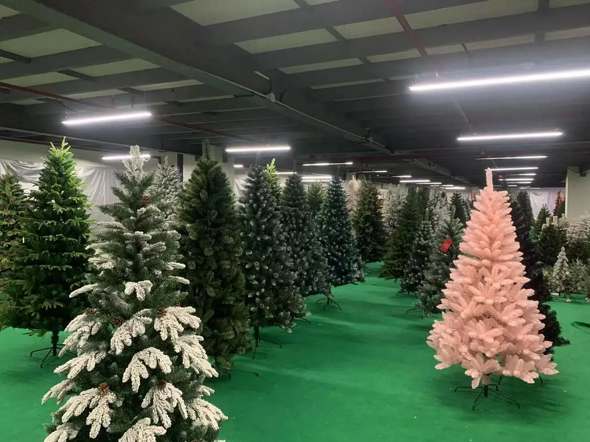 Factory Wholesale HIgh Quality 150cm 180cm 210cm 240cm  Full PE decorative christmas trees