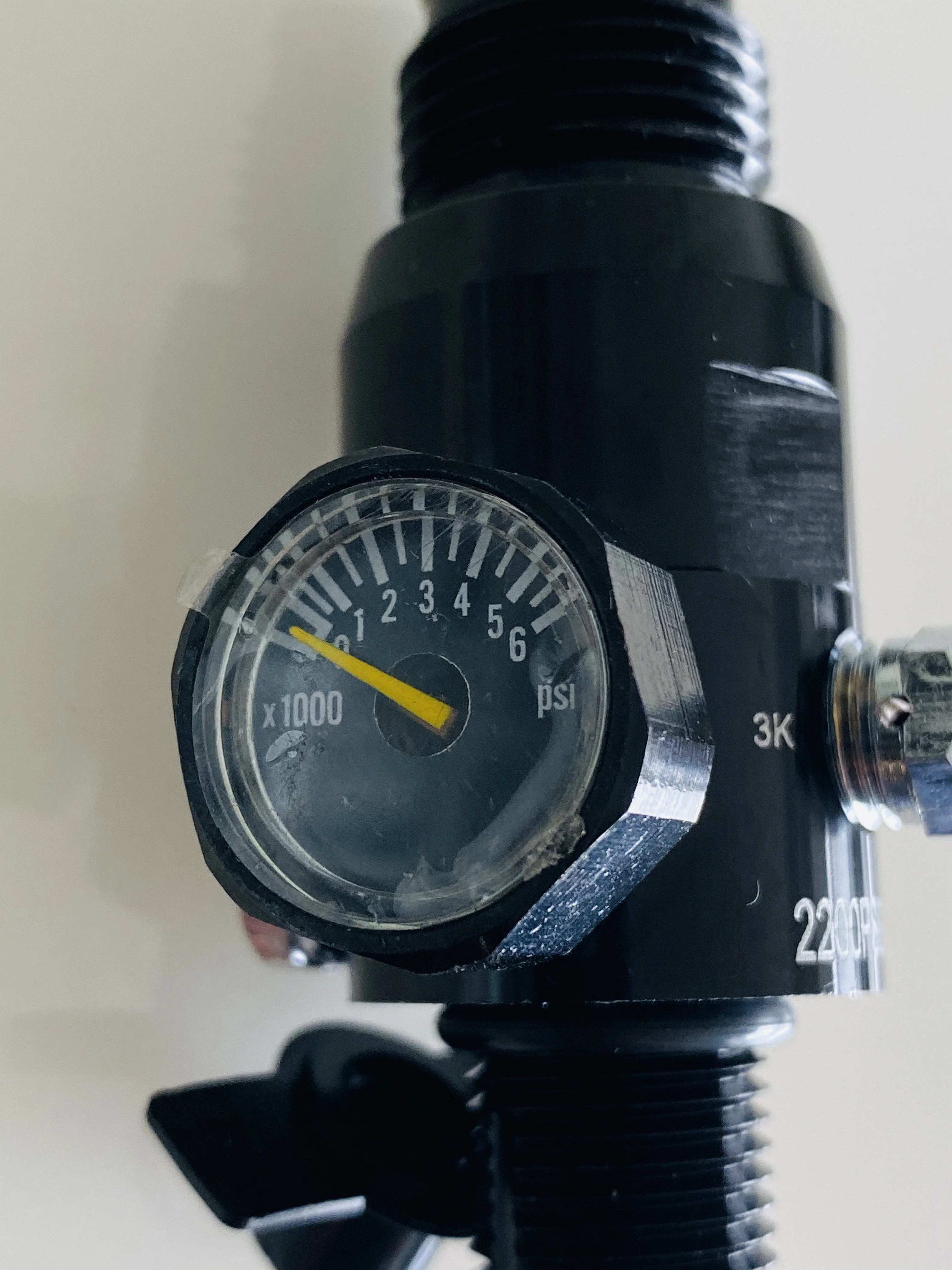 PCP paintball tank regulator 4500psi input with 2200psi output