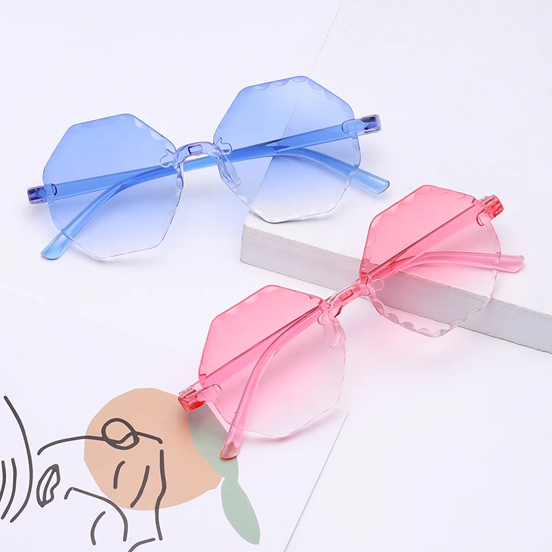 
 2021 солнцезащитные Детские Модные гибкие мягкие многоугольные цветные солнцезащитные очки цельнодетские солнцезащитные очки с рекламным логотипом  