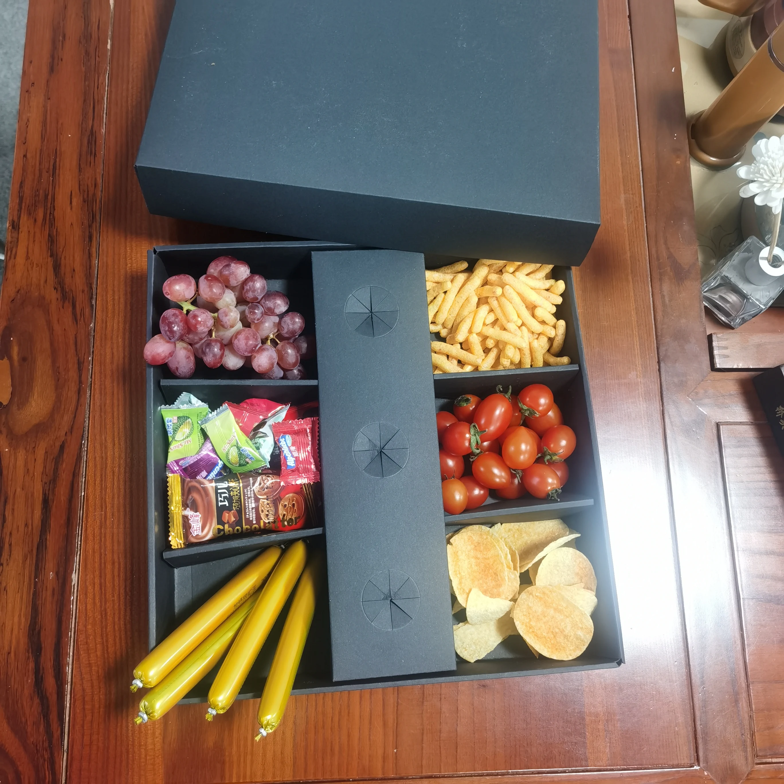 GMI drop shipping eco friendly wholesale party snack  box grazing box catering packaging platter box with dividers for shipping
